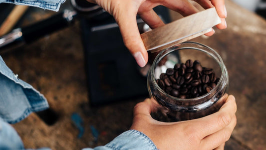 Vorratsdosen um Kaffee aufzubewahren